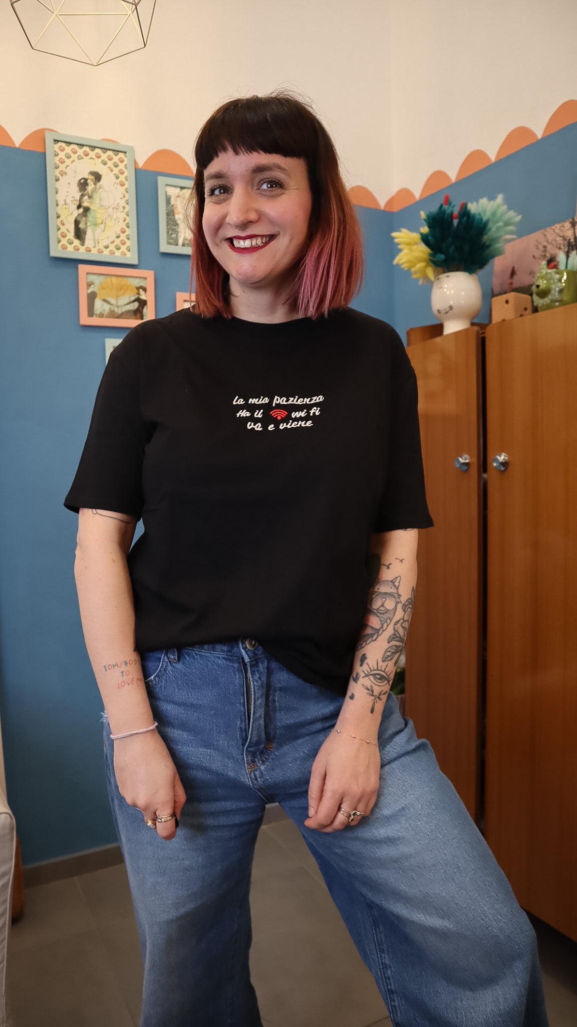 T-shirt ricamata WIFI