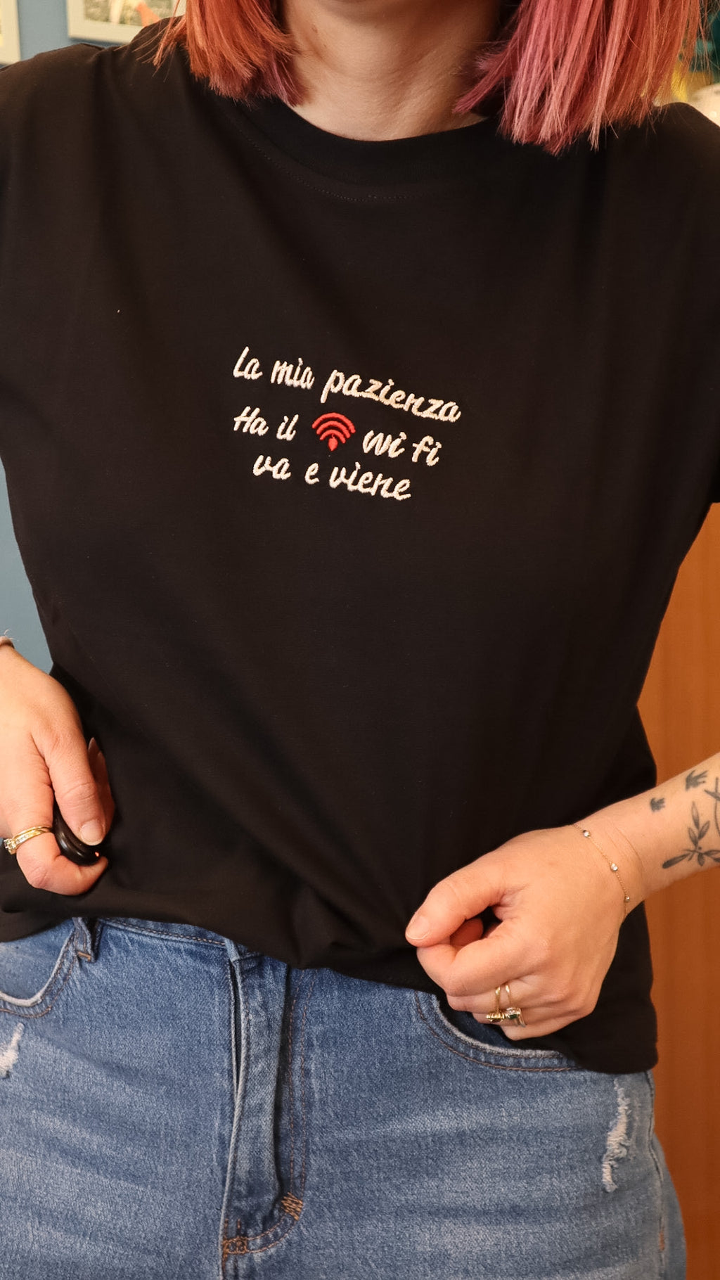 T-shirt ricamata WIFI