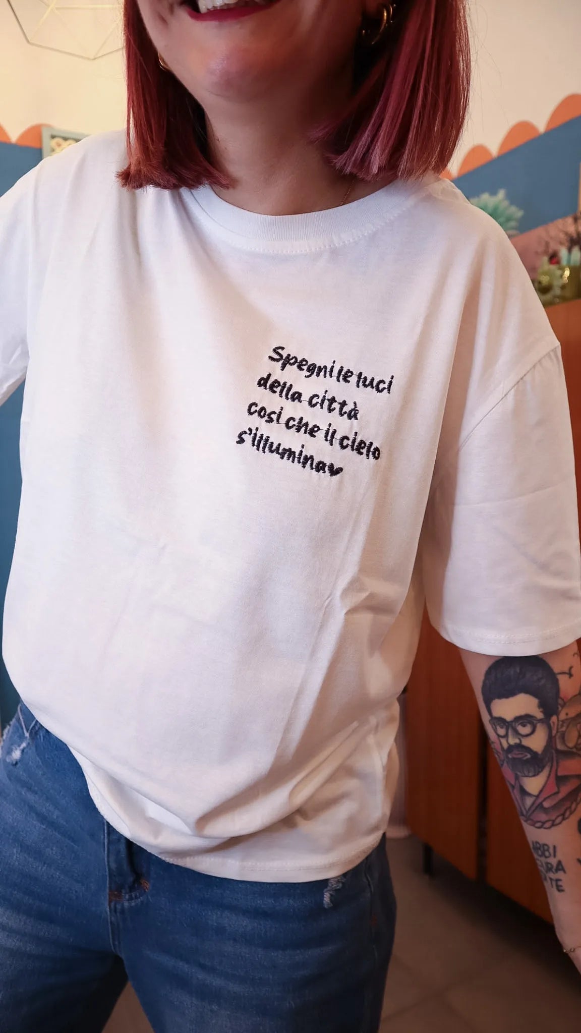 T-shirt ricamata SPEGNI LE LUCI