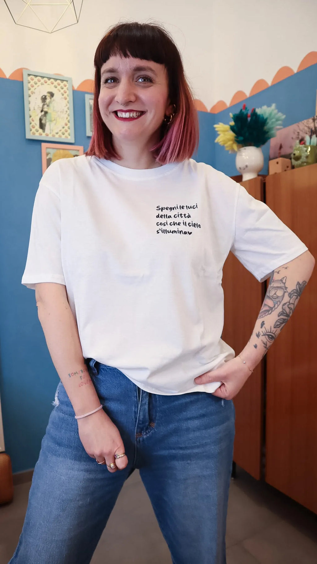 T-shirt ricamata SPEGNI LE LUCI